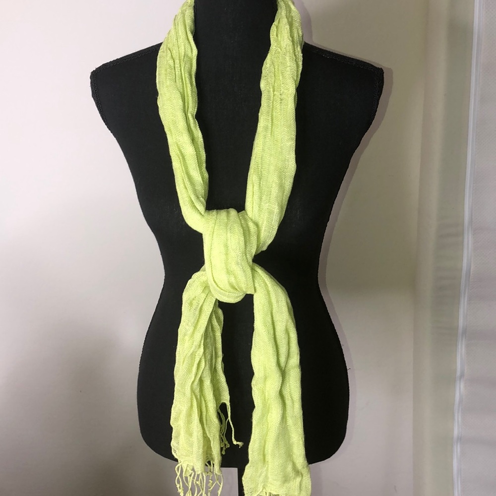NWOT Women’s Scarf